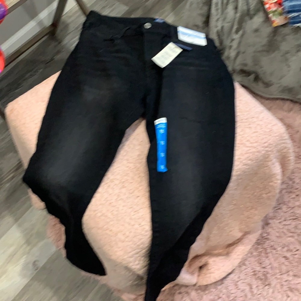 Black ankle jeans